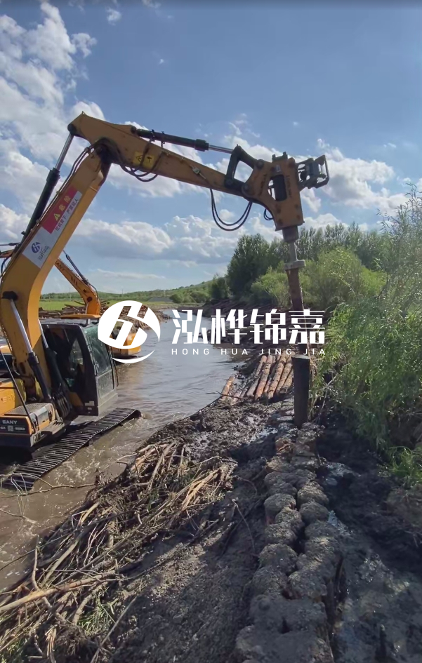 鹽城挖機(jī)打木樁專業(yè)施工-河道兩邊打木樁的注意事項？