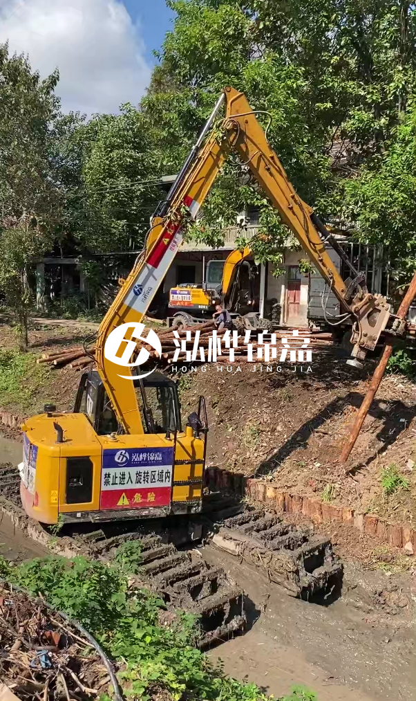 新余河道清淤專業(yè)施工-水陸挖掘機河道清淤的方式？