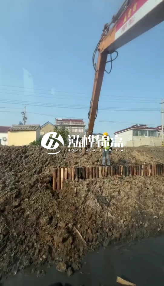 畢節(jié)市挖機(jī)打木樁專業(yè)施工-河道護(hù)坡木樁會(huì)不會(huì)腐爛？