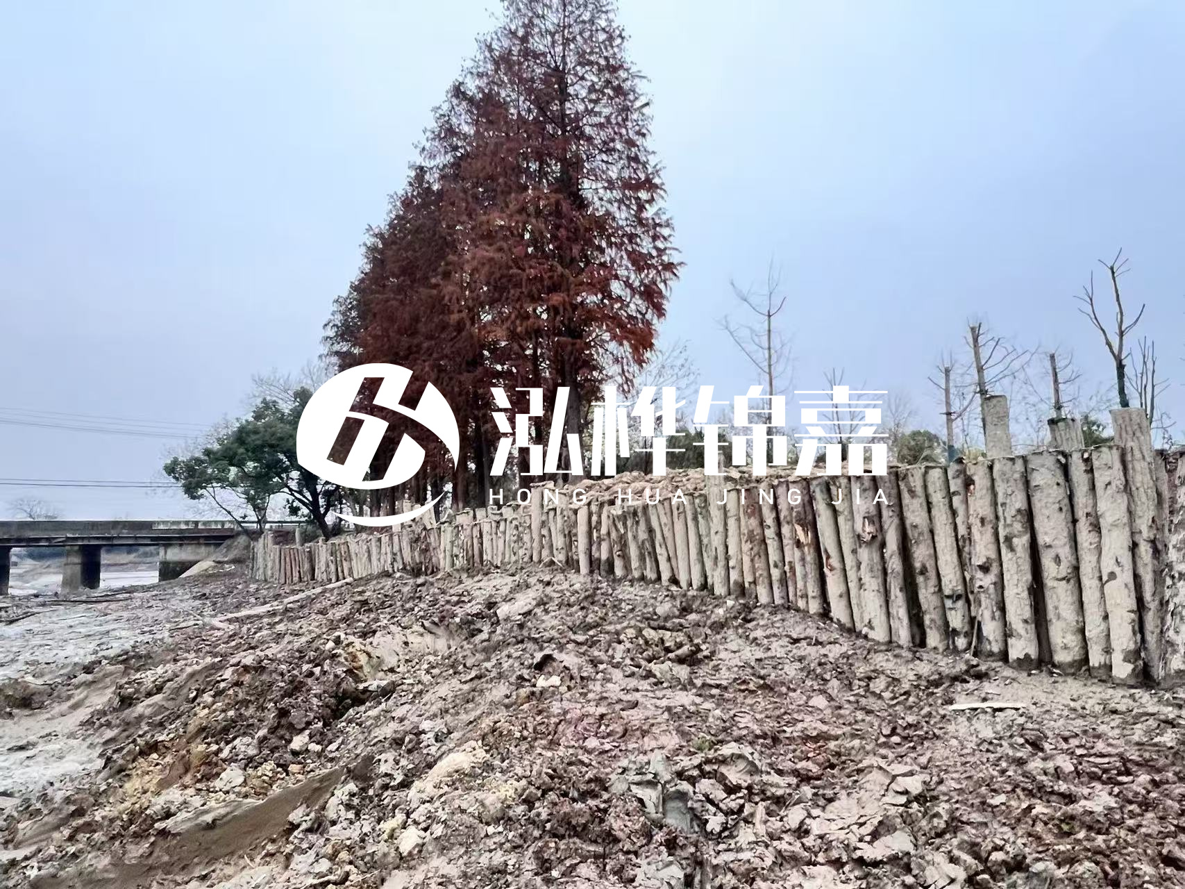 平?jīng)鐾跈C(jī)打木樁專業(yè)施工-松木樁工程量怎么計(jì)算的？