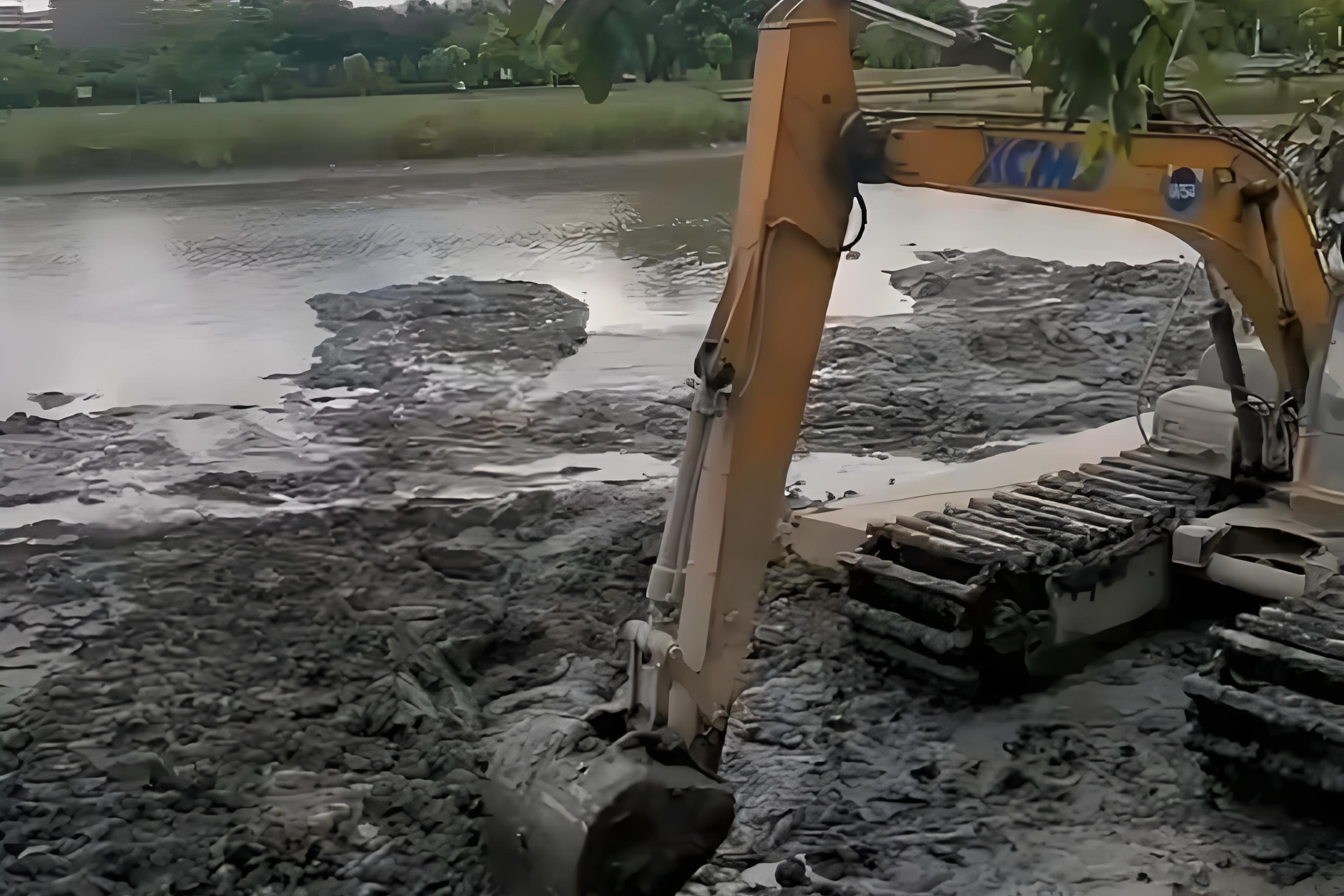 廣東東莞挖機清淤施工隊-水塘清淤需要請專業(yè)隊伍嗎？