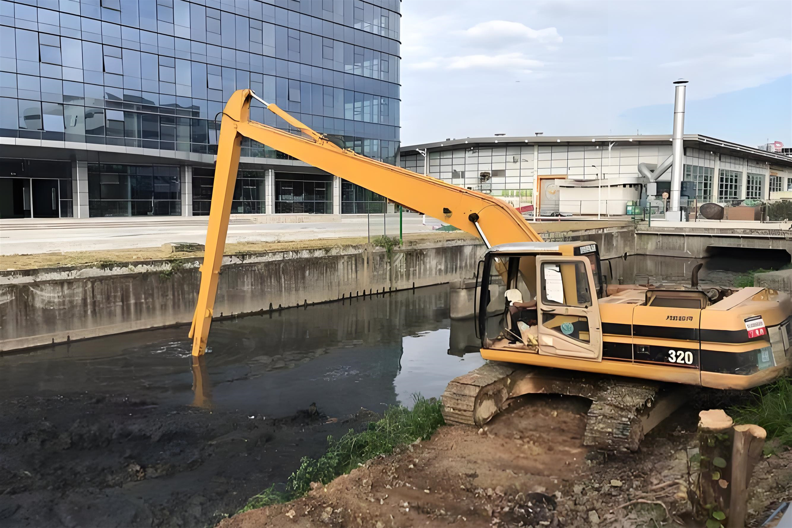 北京豐臺區(qū)水上挖機清淤隊-沼澤地清淤后土壤如何處理？