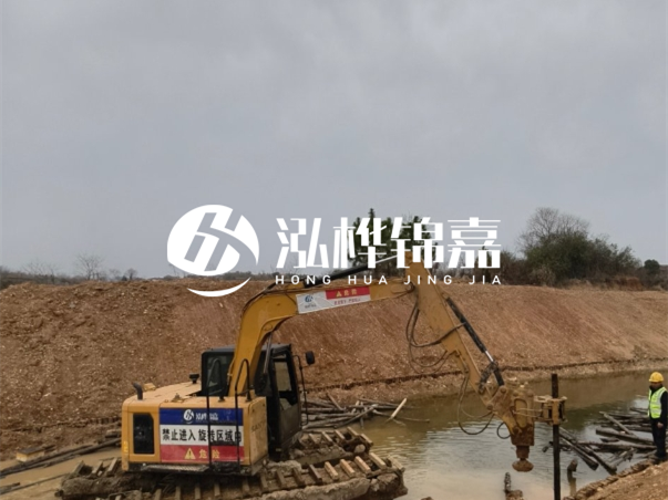 松木樁批發(fā)廠家泓樺錦嘉-河道駁岸樁選松木還是杉木更經(jīng)濟(jì)？